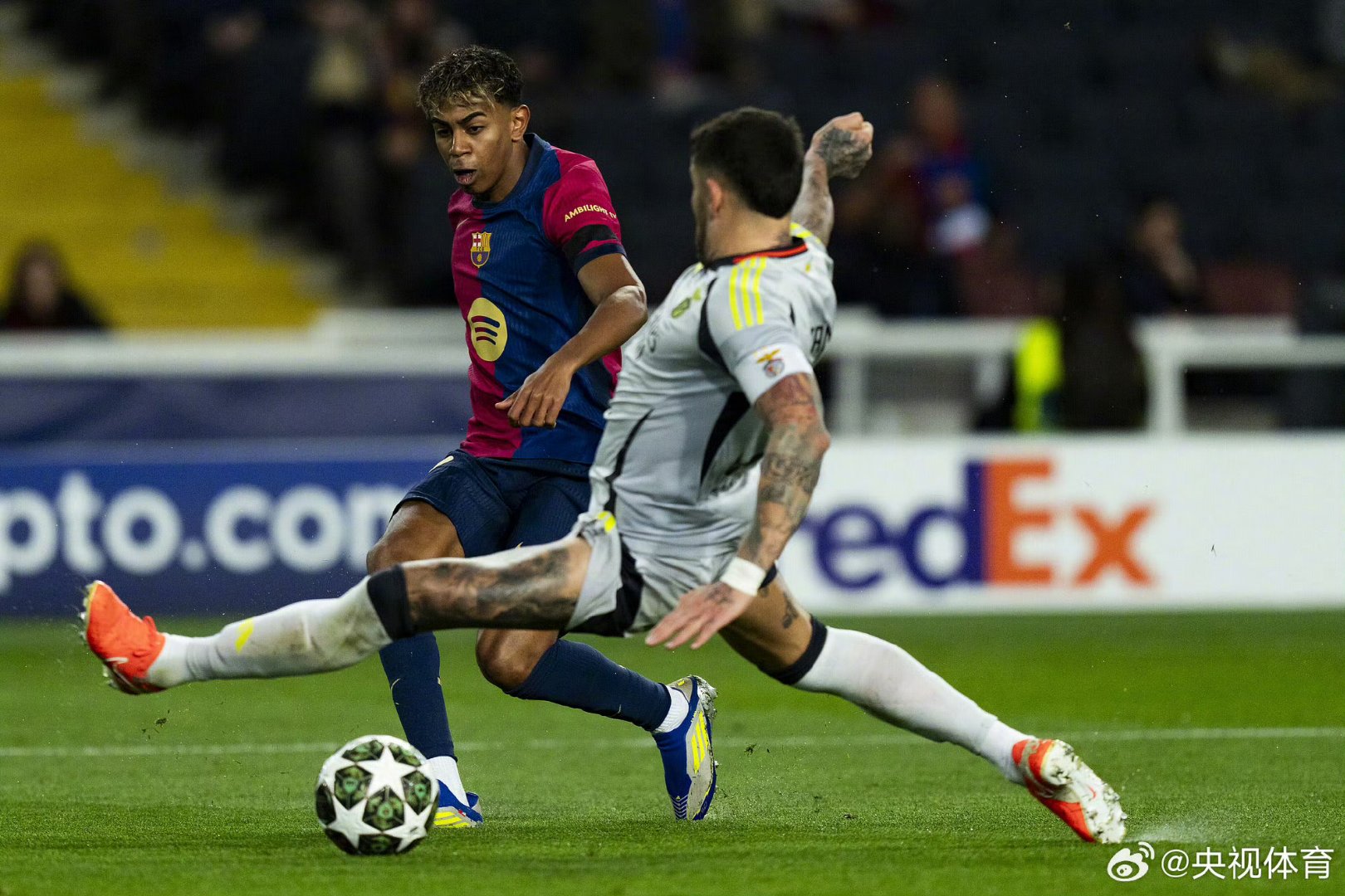 足球比赛中的焦点比赛引发争议！